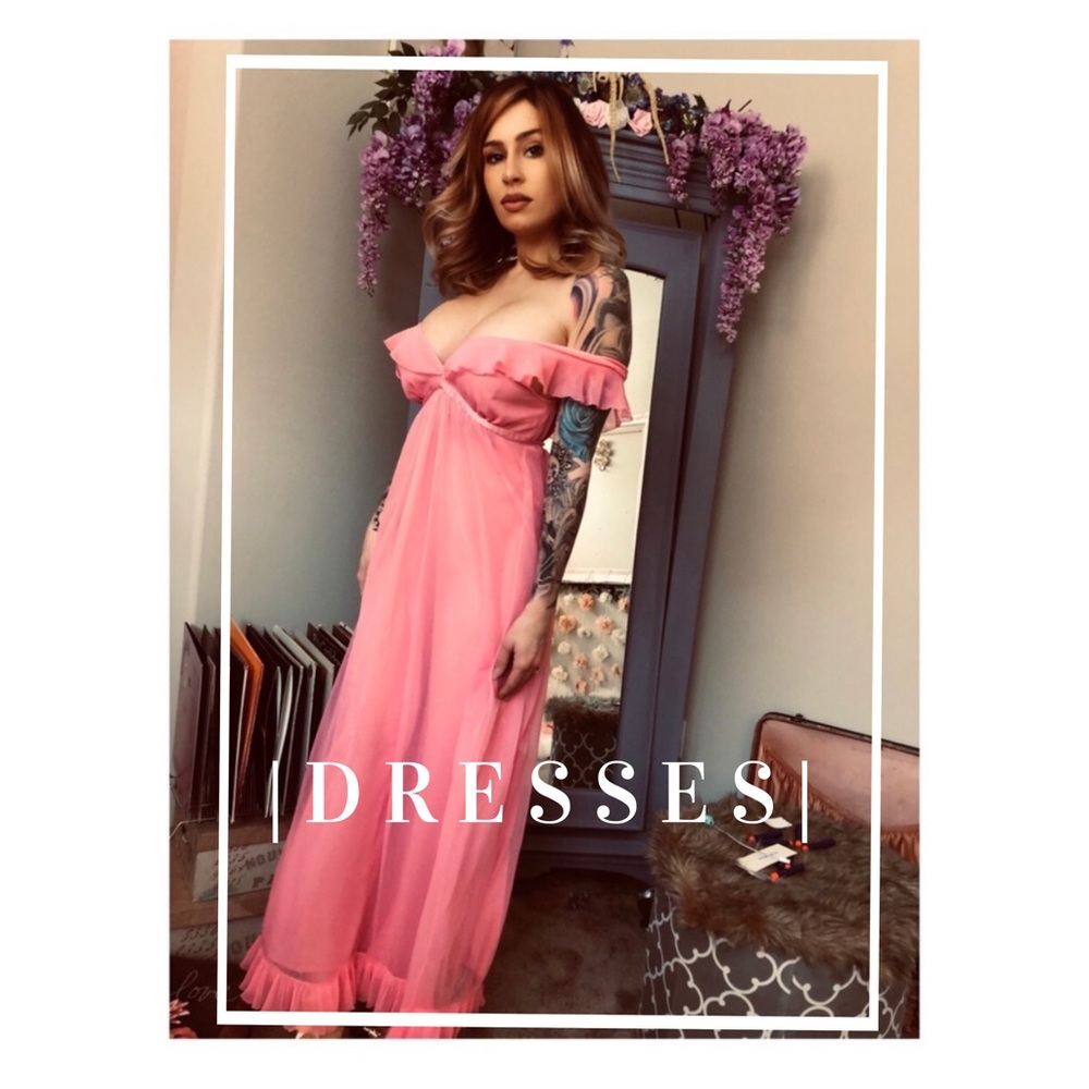 | D R E S S E S |